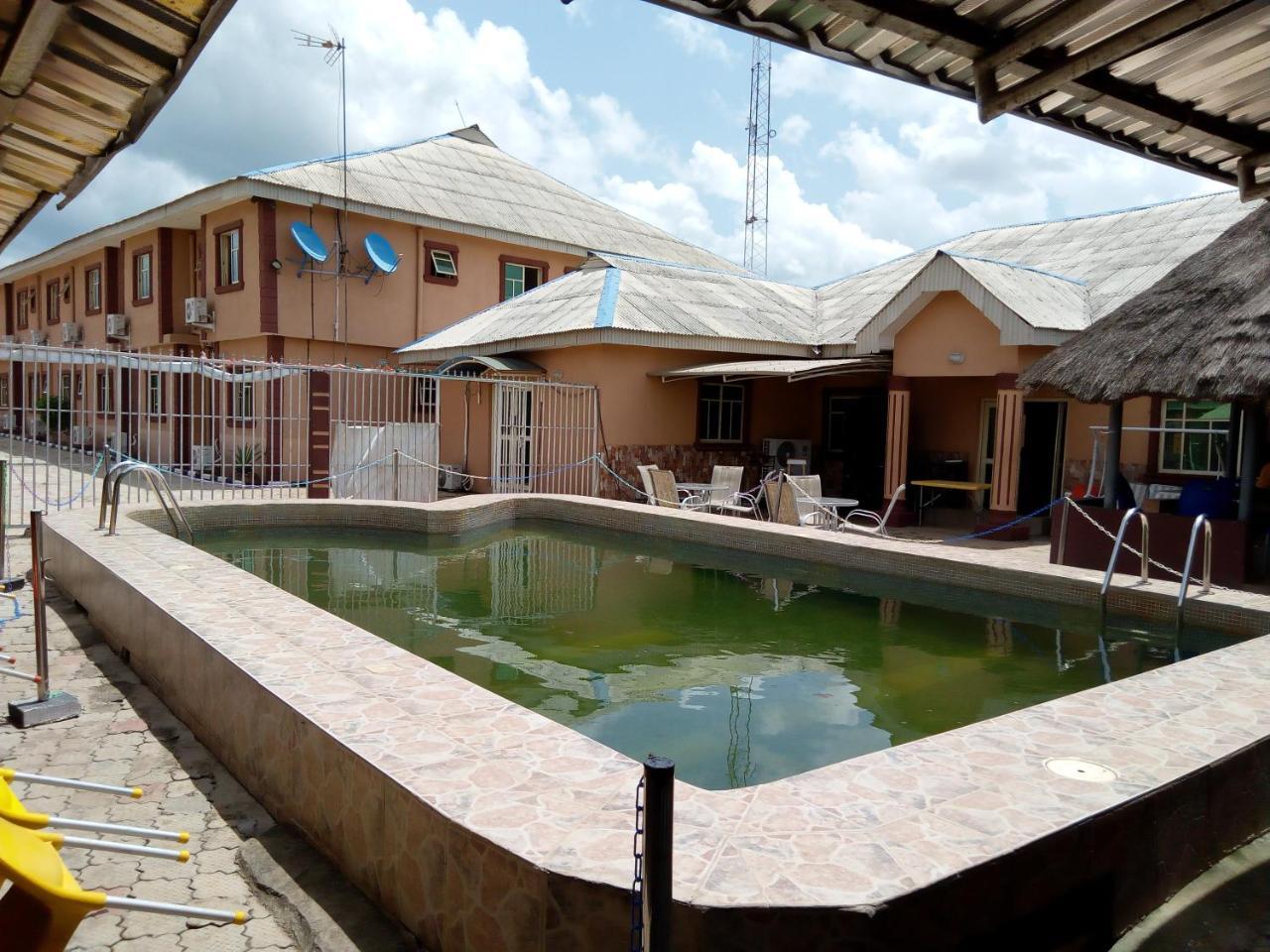 Gen-Preston Hotel And Suites Papalanto Экстерьер фото