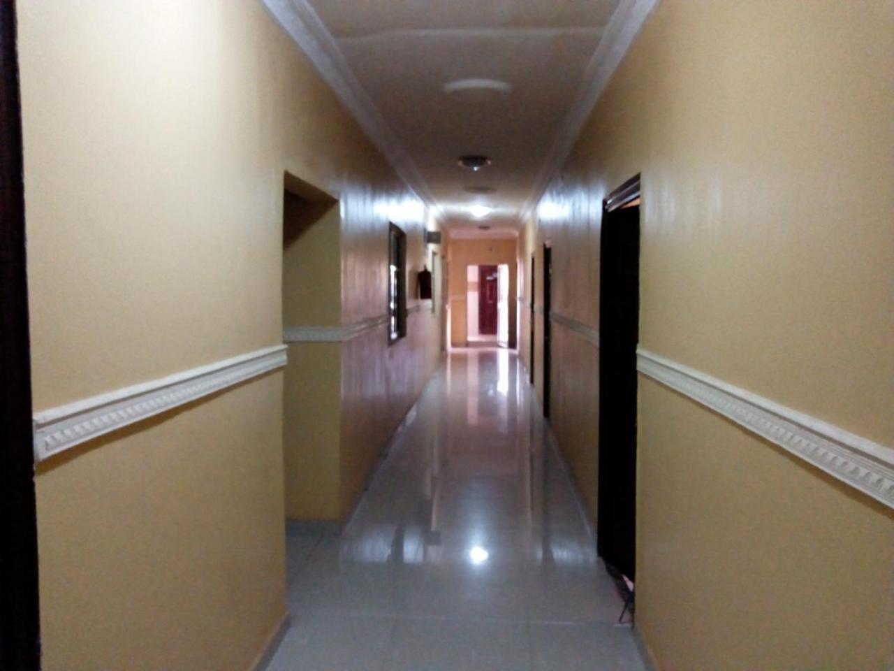 Gen-Preston Hotel And Suites Papalanto Экстерьер фото