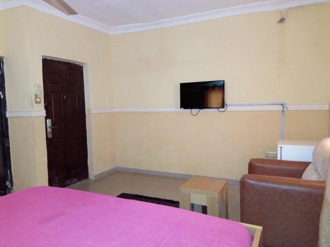 Gen-Preston Hotel And Suites Papalanto Экстерьер фото